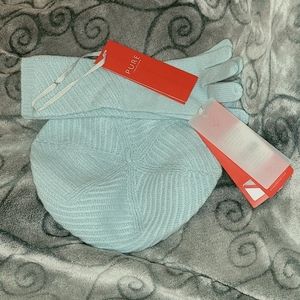 NWT hat and glove set. Pure cashmere. Very soft and beautiful.